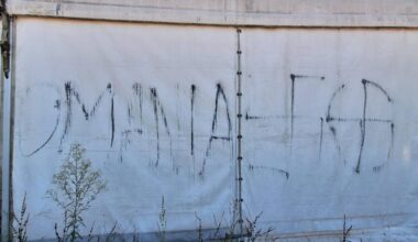 Svastiche, SS e "Israele boia": le scritte alla festa di Varese dove è attesa la Schlein