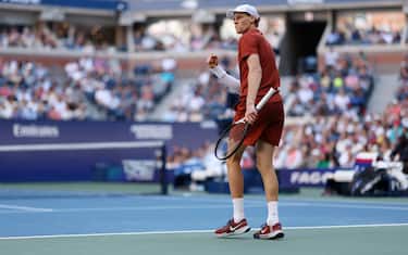 NEW YORK, NEW YORK - AUGUST 30: Jannik Sinner of Italy reacts while playing against Denis Shapovalov of Canada during their Men's Singles Third Round match on Day Seven of the 2025 US Open at USTA Billie Jean King National Tennis Center on August 30, 2025 in the Flushing neighborhood of the Queens borough of New York City. (Photo by Clive Brunskill/Getty Images)