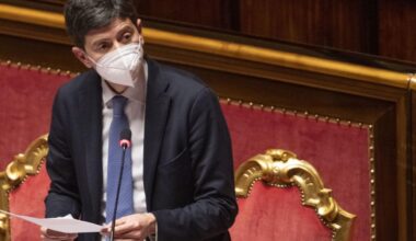 Ecco le prove: c’era il ministro dietro i vaccini ai diciottenni - La Verità