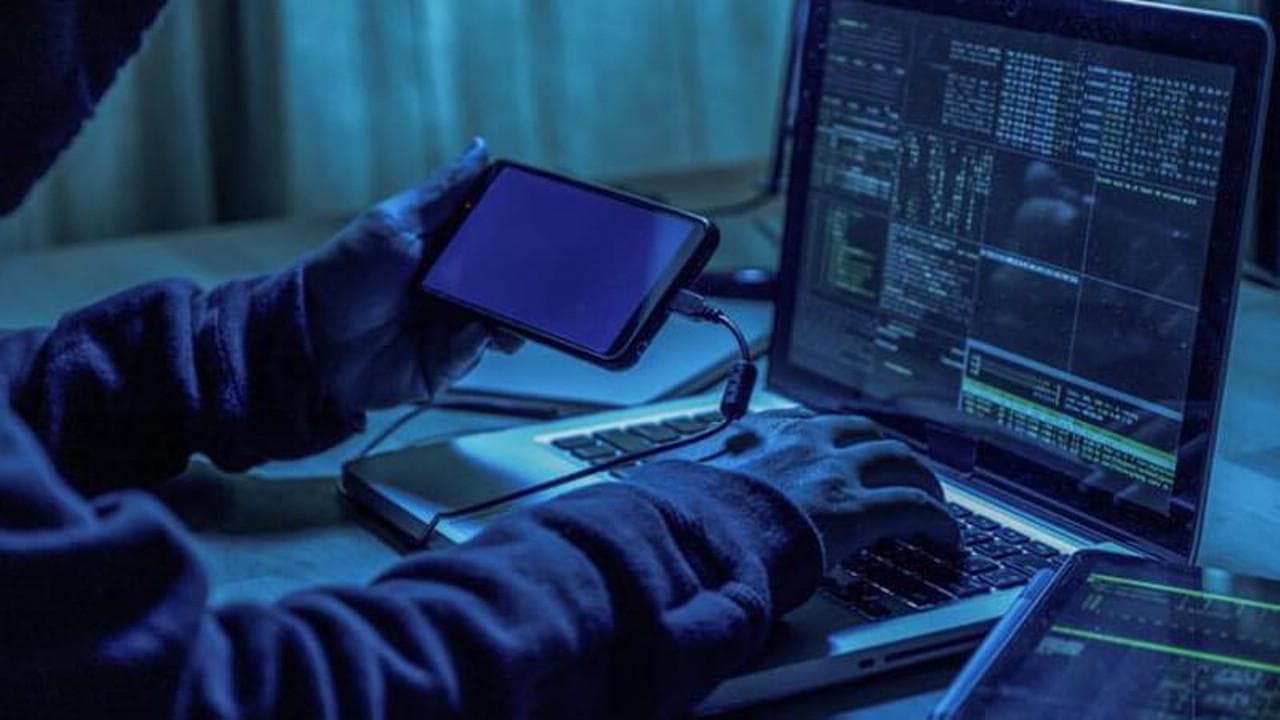 Hacker rubano migliaia di passaporti dagli hotel italiani: in vendita online