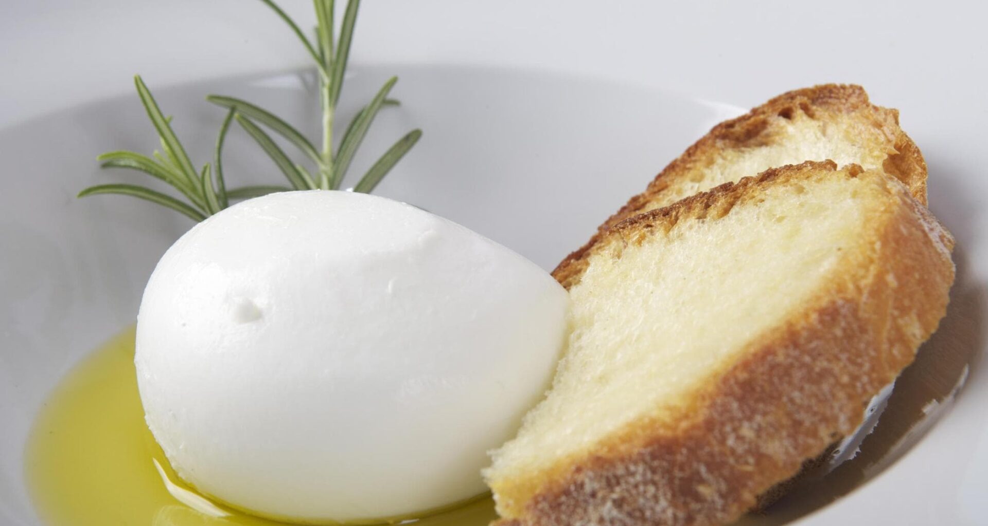 Corpi metallici nelle mozzarelle, i lotti ritirati dai supermercati