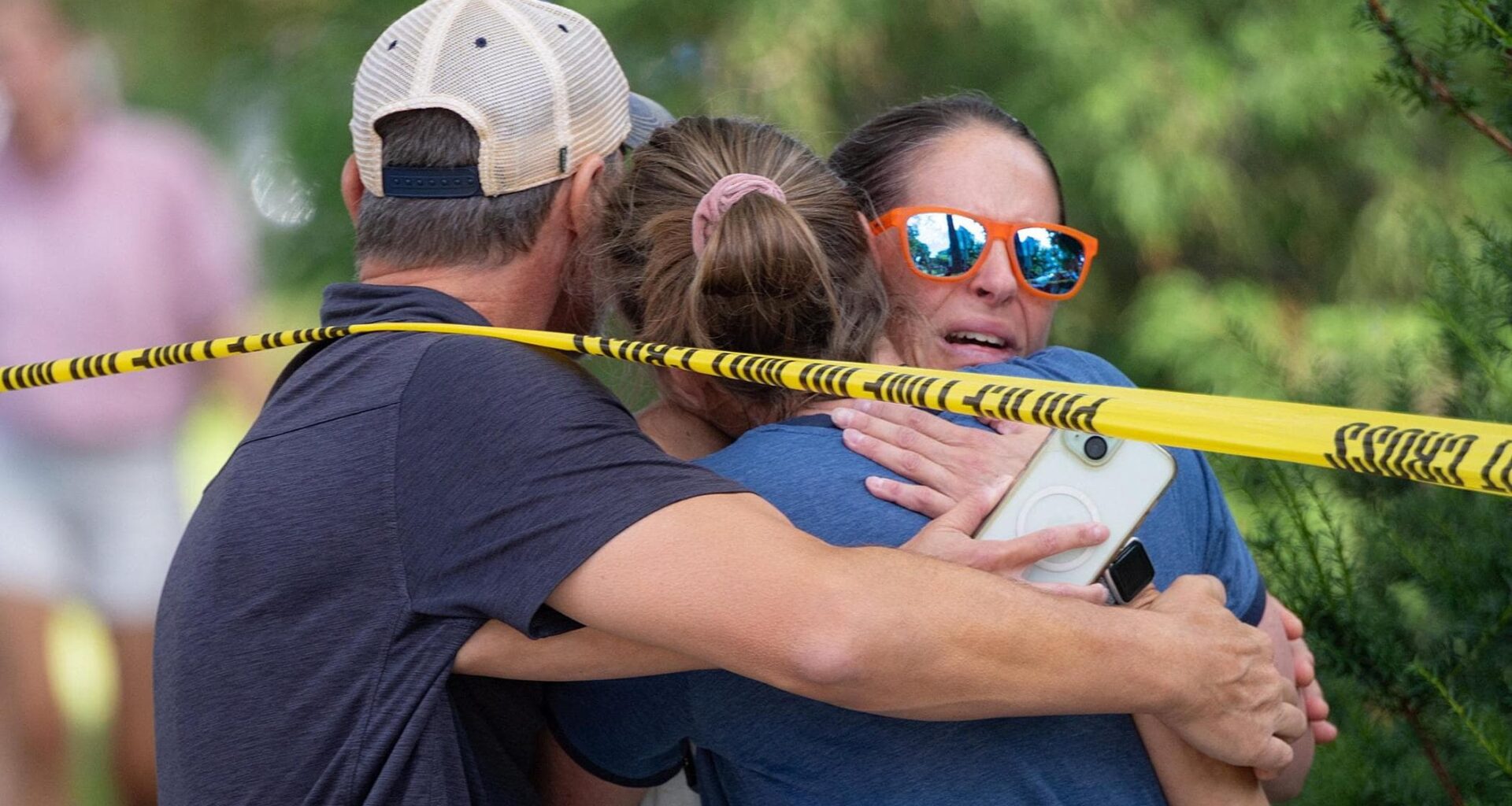 Minneapolis, spari in una chiesa durante la messa: due bambini morti, quattordici feriti - la Repubblica