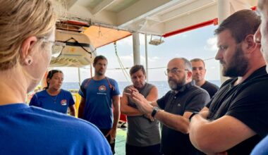 Mediterranea, braccio di ferro con il Viminale: “Niente Genova, puntiamo la prua verso Trapani” - la Repubblica