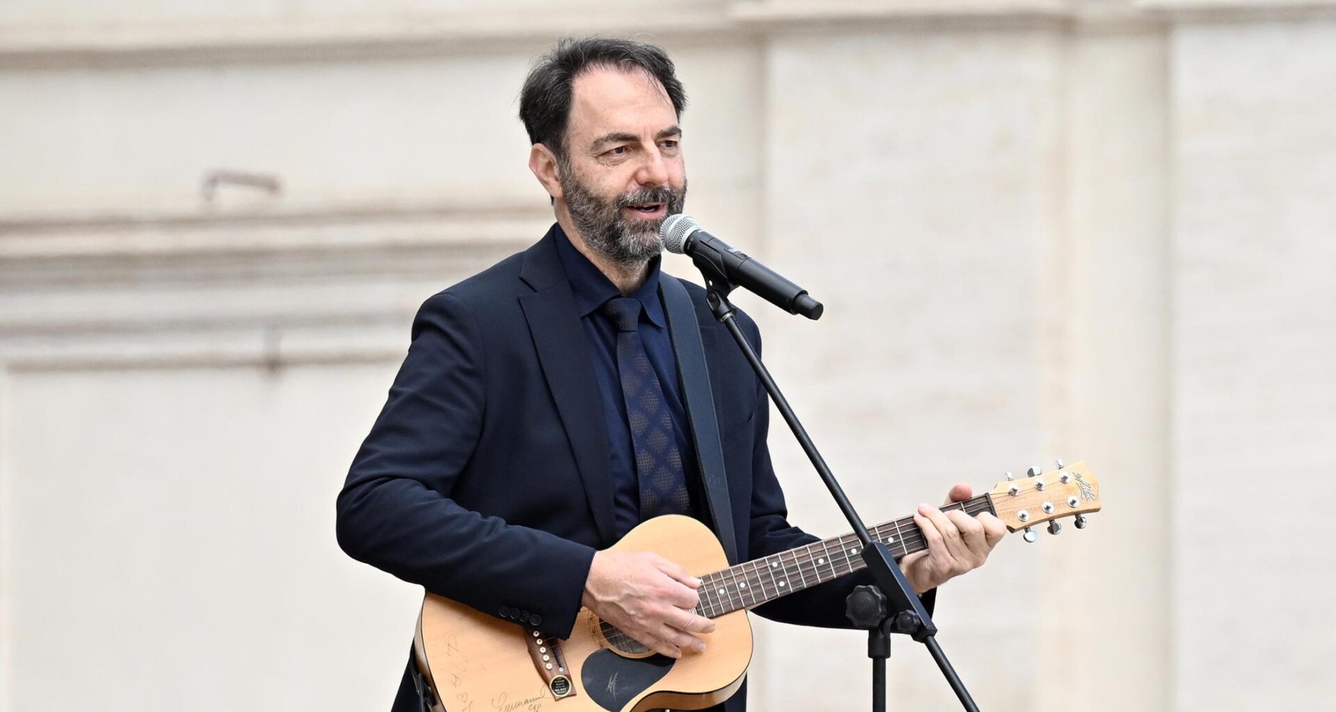 Marcorè: “Quelle note fragili il mio omaggio a Benvegnù. La sua musica sapeva unire” - la Repubblica