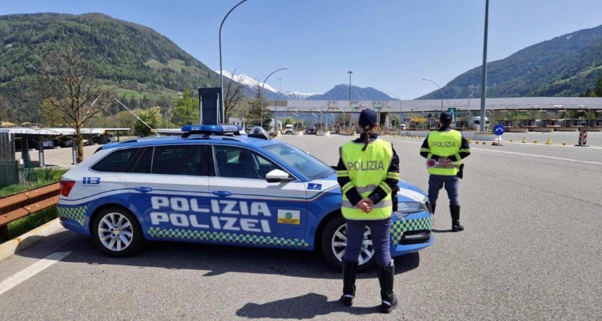 Trento, padre dimentica due bimbe sull'A22: salvate dalla Polstrada - la Repubblica