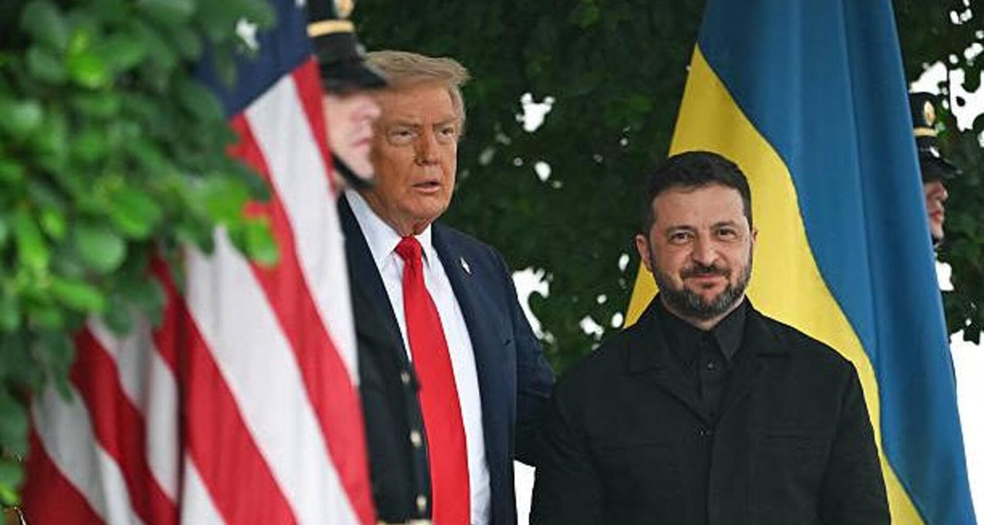 La Casa Bianca sfida Zelensky: metti l’abito? E lui arriva in giacca e camicia, ma senza cravatta - la Repubblica