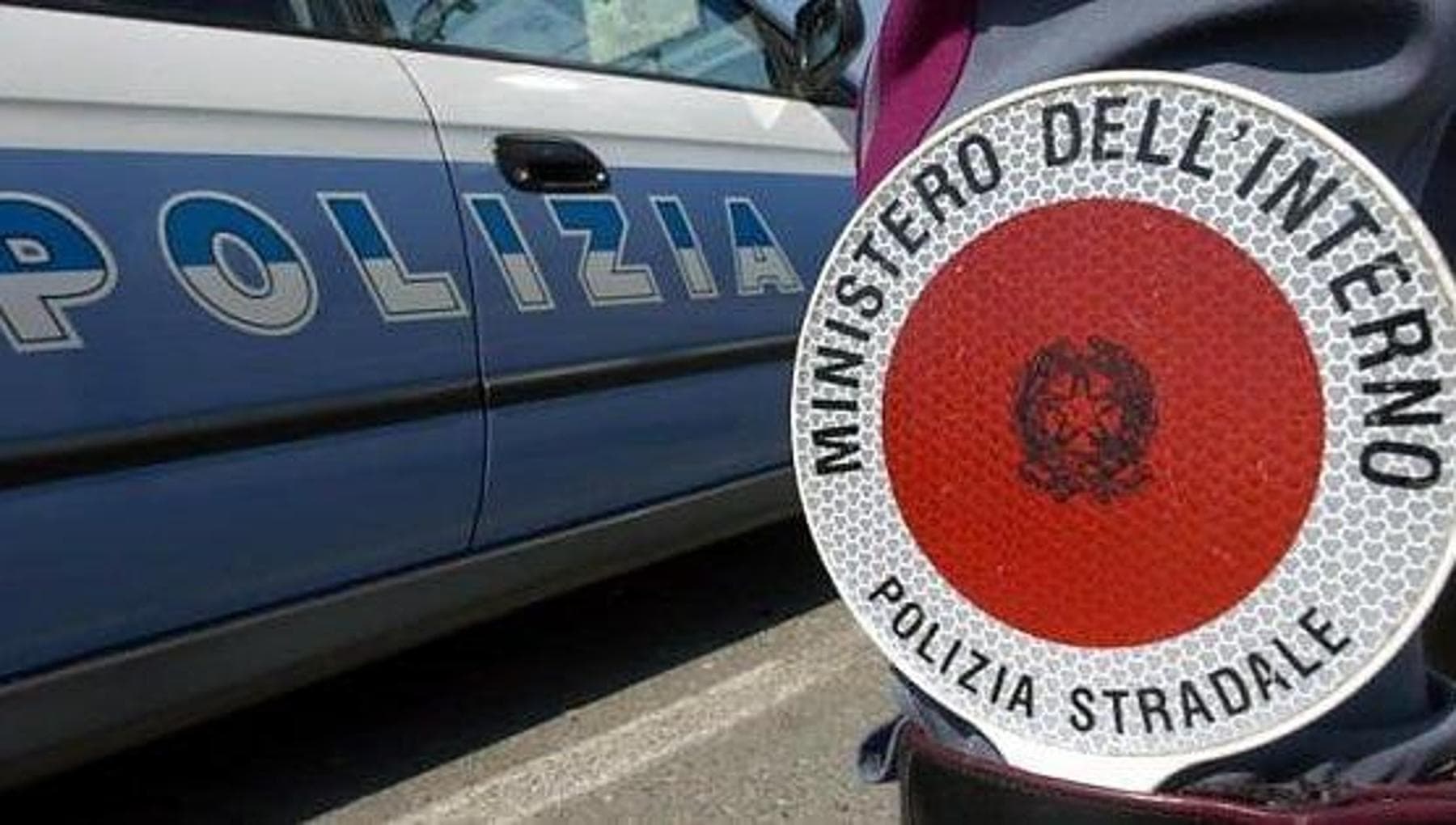 Balla ubriaca in autostrada e aggredisce un medico del 118, arrestata