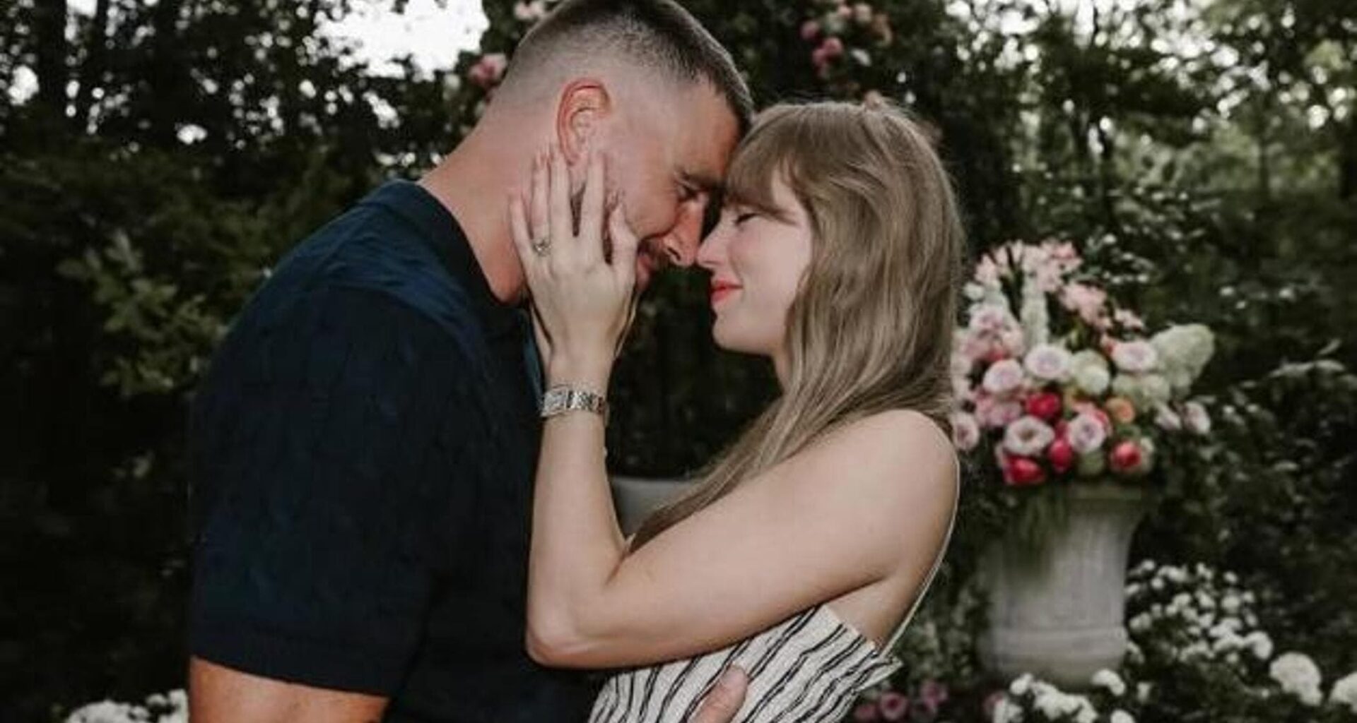 Taylor Swift e Travis Kelce fidanzati ufficialmente: “Ci sposiamo”