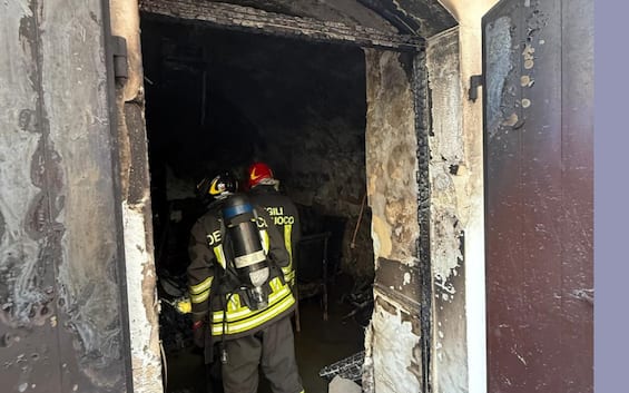 Corato (Bari), esplode una bombola di gas in un appartamento: due feriti