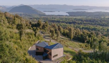 la casa che cattura la luce e il paesaggio del lago Ranco — idealista/news