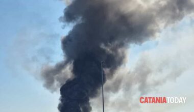 sul posto i vigili del fuoco