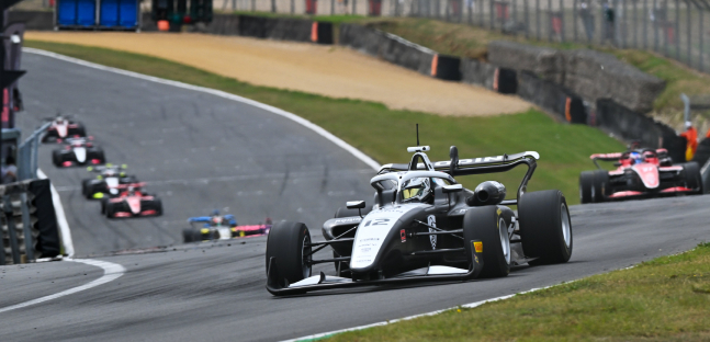Brands Hatch, gare<br />Ninovic da urlo, podio Pulling