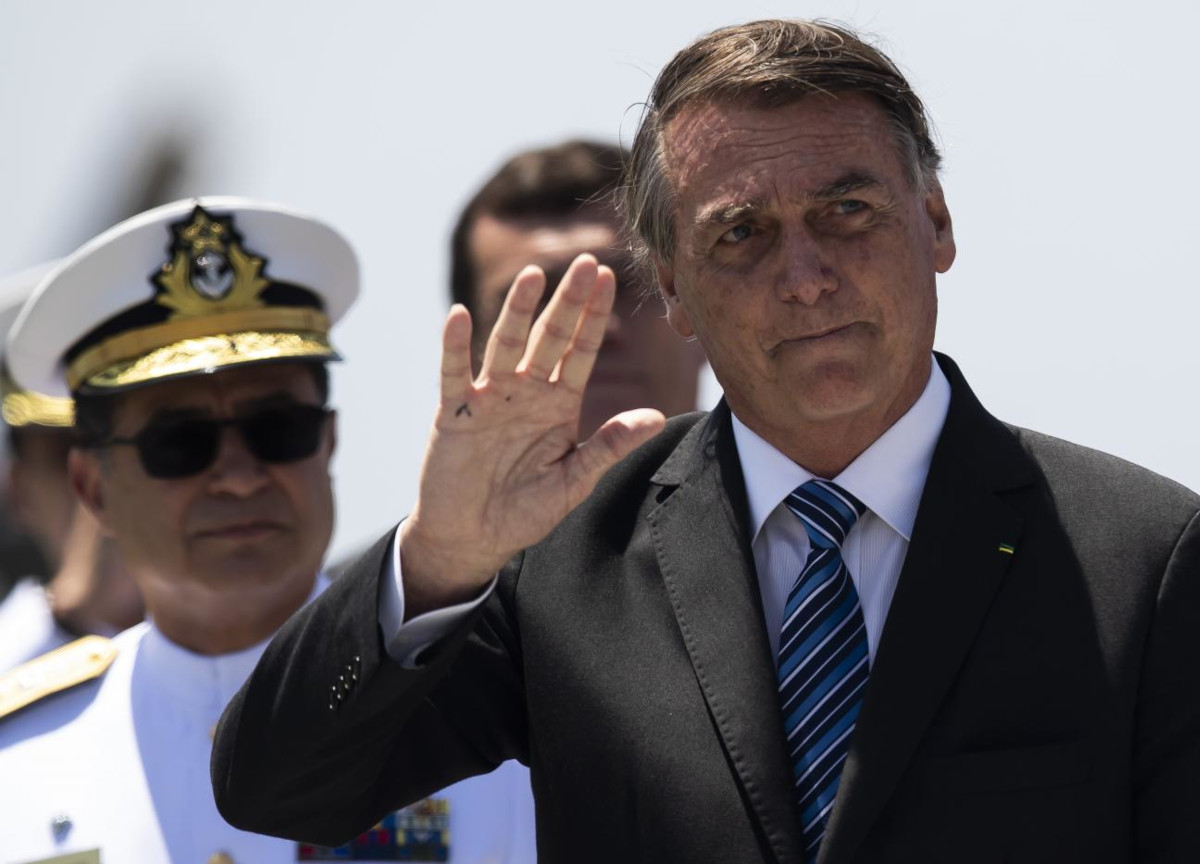 Brasile, Bolsonaro sorvegliato a vista: "Prova a fuggire". Rischia 40 anni di carcere, Trump lo difende