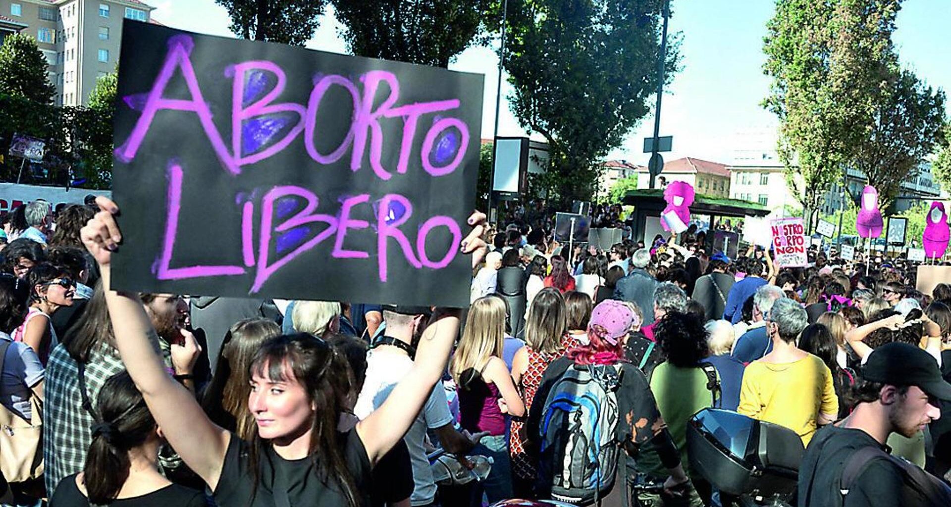 Olga e lo stupro, Emma e le botte, Amira e la povertà: le donne convinte a non abortire dai Pro Vita