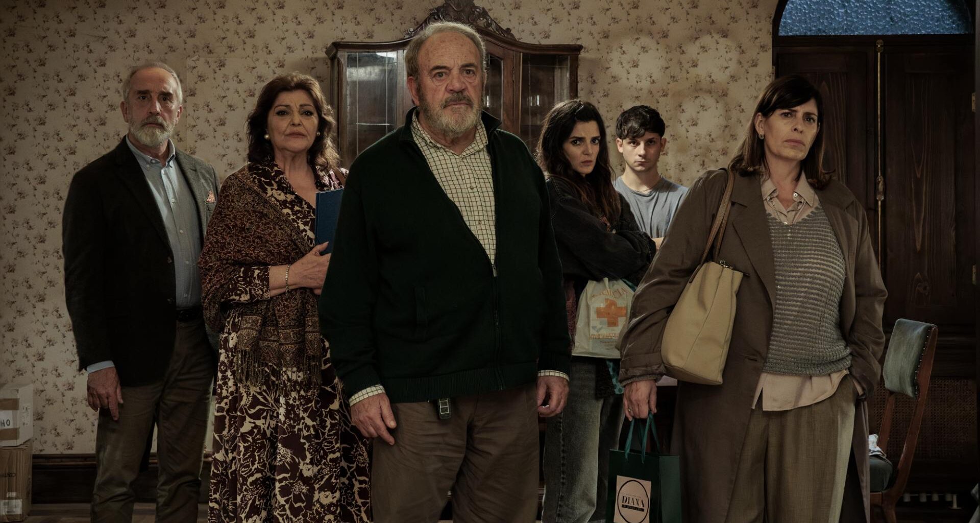 La riunione di condominio: il trailer della commedia satirica spagnola dall'11 settembre al cinema