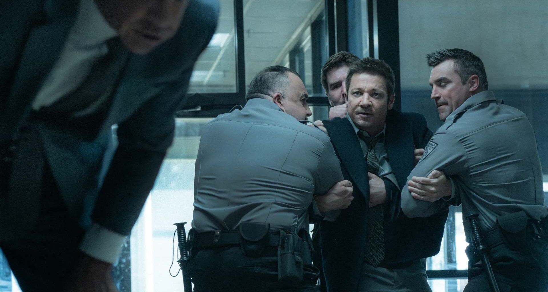 Mayor of Kingstown: Mike faccia a faccia con la nuova direttrice di Anchor Bay nel teaser trailer della stagione 4