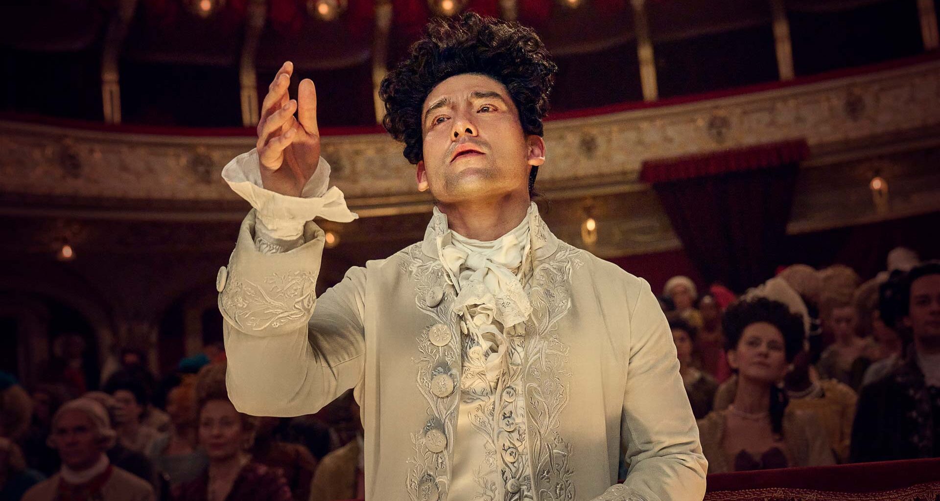 Amadeus: Svelate le prime immagini della serie Sky Original sul prodigio musicale e la sua rivalità con Salieri