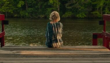 Bone Lake: amore, morte, una strana coppia e un lago che nasconde orribili segreti nel trailer dell'horror indipendente