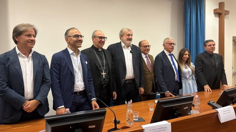 I vertici del Miulli, della Regione Puglia e della Lum siglano il protocollo d'intesa