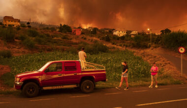 Incendi in Spagna, da Cadice a Leon migliaia di persone evacuate: “Casi di terrorismo ambientale” - Il Fatto Quotidiano