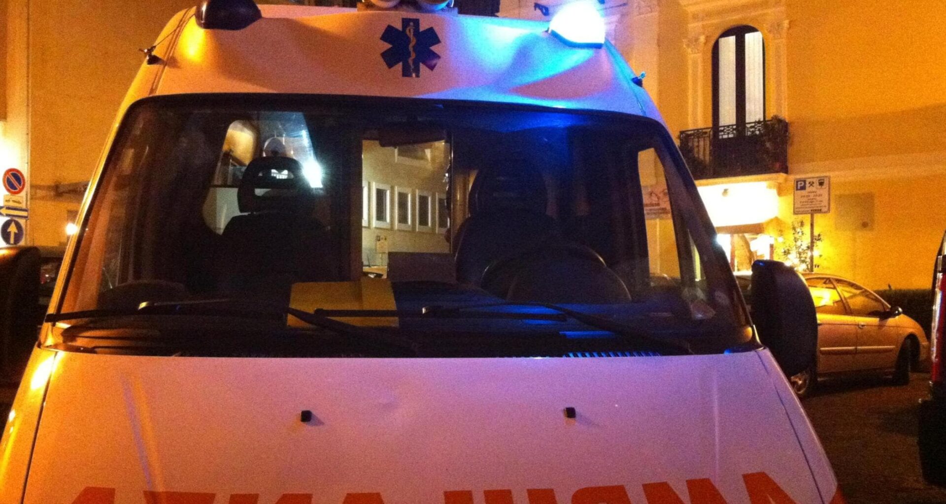 Bassano del Grappa, prof di liceo si rifiuta di dare una sigaretta a un ragazzo e viene accoltellato