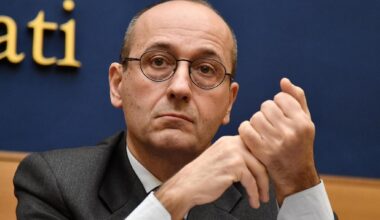 Bagnai: “Il ministero risponde ai diktat di gente senza titoli” - la Repubblica