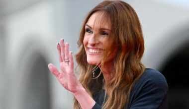 Festival del Cinema di Venezia 2025, Julia Roberts, con capelli rame dalle punte bionde e manicure nera, sul red carpet di After The Hunt e le pagelle degli altri beauty look del terzo giorno
