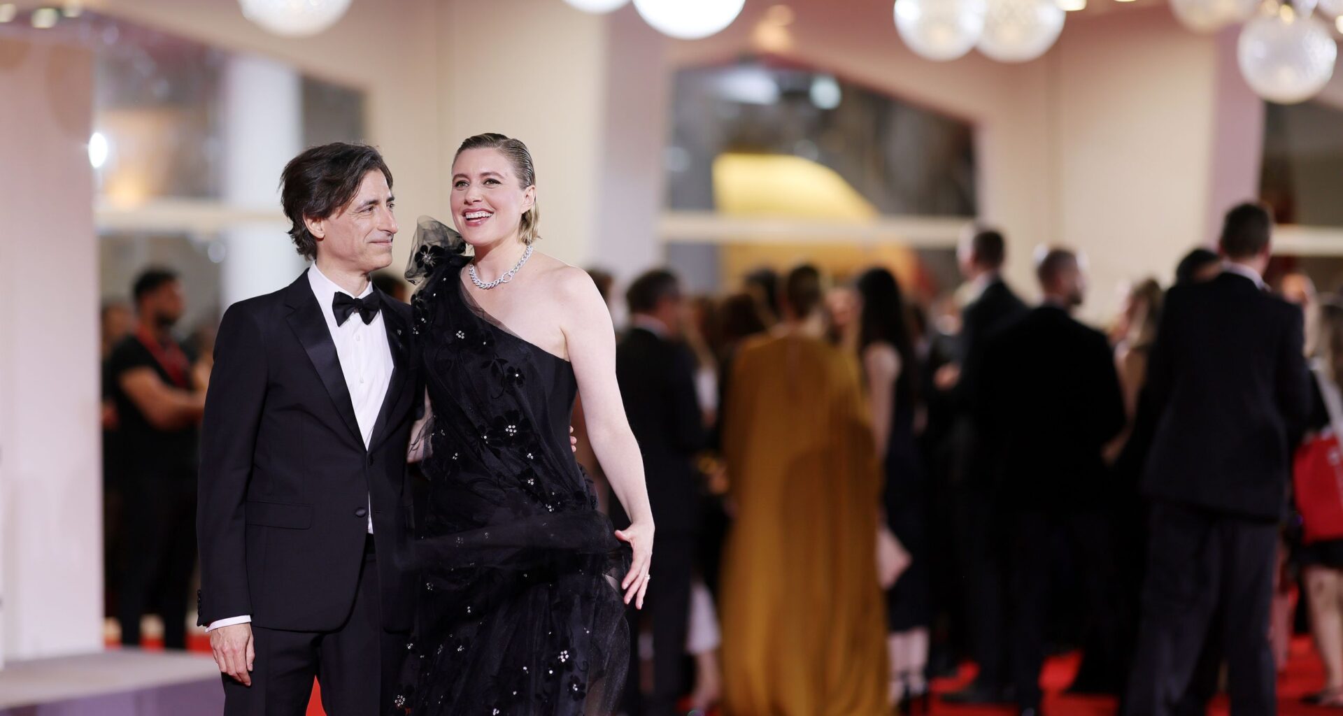 Il red carpet del Festival di Venezia 2025: vota i tuoi look preferiti serata per serata