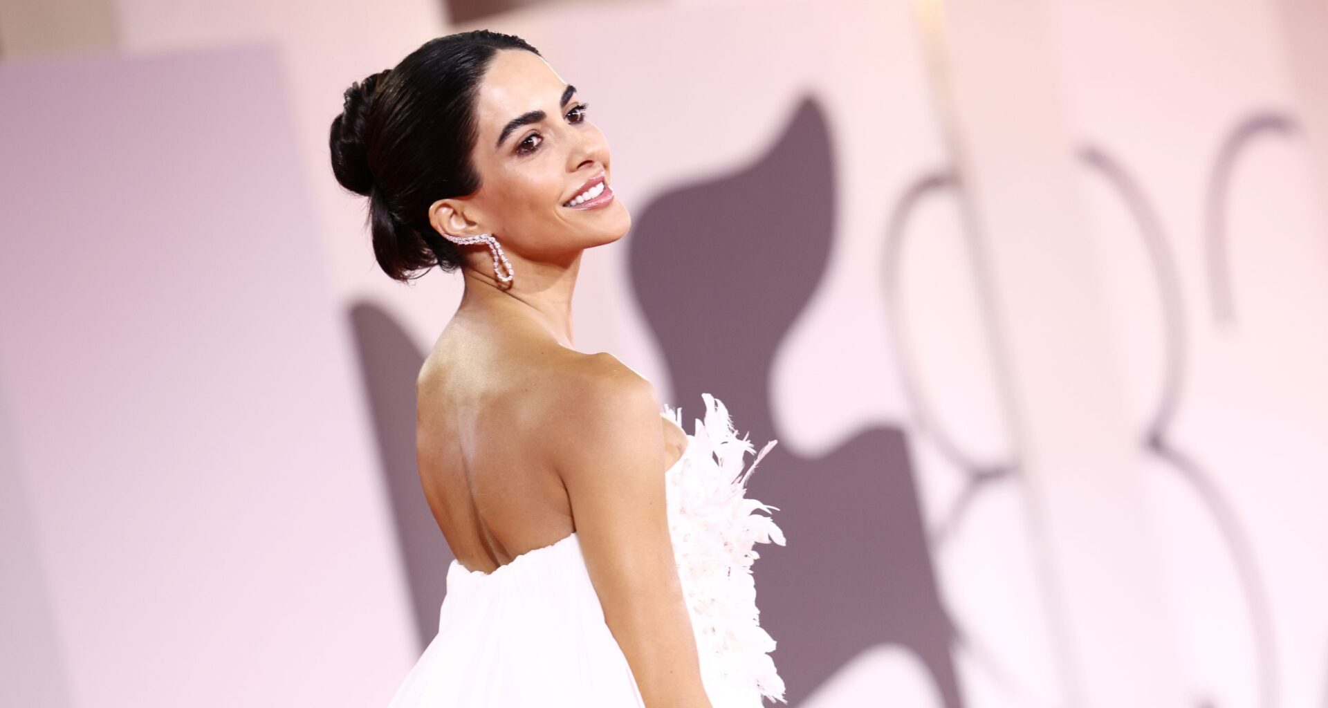 Festival del Cinema di Venezia 2025: Rocío Muñoz Morales con raccolto regale e le pagelle degli altri beauty look del quinto red carpet