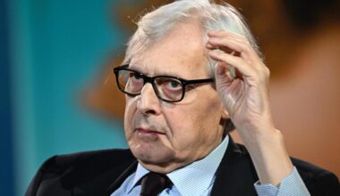 Vittorio Sgarbi: “Al Leoncavallo sbagliato usare la forza, ma quella stagione è finita” - la Repubblica