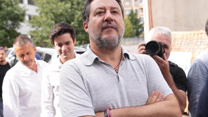 Salvini durante il sopralluogo a via Bolla a Milano
