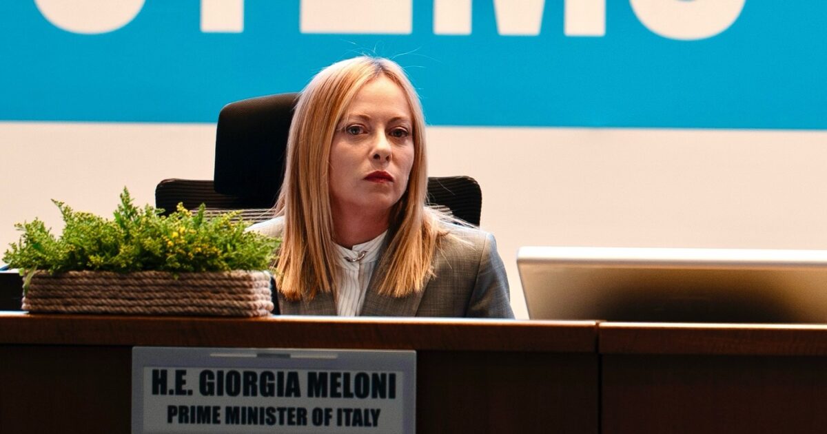 Turismo, Meloni contro Schlein: "Dice falsità, numeri in crescita". Ma anche Salvini ammette: "I salari vanno alzati"