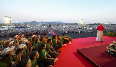 "Siete il segno che un mondo diverso è possibile"