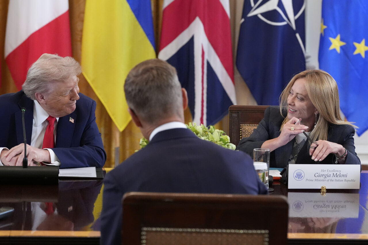 Cosa ha detto Meloni al vertice con Trump (compreso il fuorionda sulla stampa)