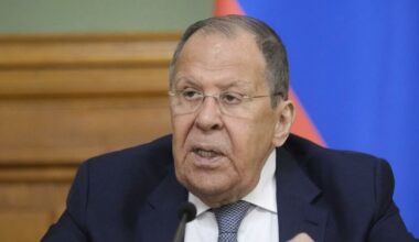 Ucraina, Vance: "Per la pace Putin chiede territori che non ha occupato". Lavrov: "Garanzie di sicurezza? Usiamo quelle decise a Istanbul nel 2022" - Il Fatto Quotidiano