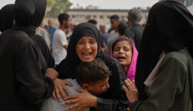 “Distruggeremo Gaza City, se Hamas non rilascia gli ostaggi”: la minaccia del ministro israeliano Katz. Nuovi raid: dall'alba 71 morti - Il Fatto Quotidiano