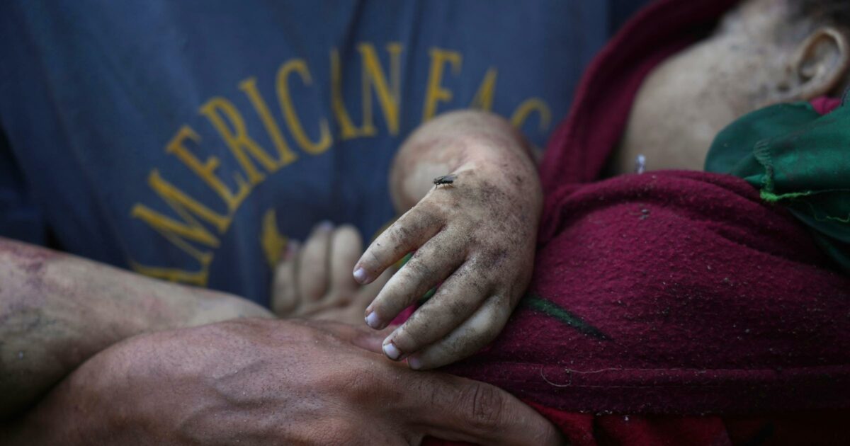 Quattro bambini uccisi da Israele a Khan Younis. Fonti Idf: "Il governo Netanyahu non sopravviverà se non occupa Gaza City"