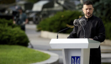 Ucraina, Zelensky allontana l’accordo: “Non cederemo terre all’occupante” - Il Fatto Quotidiano