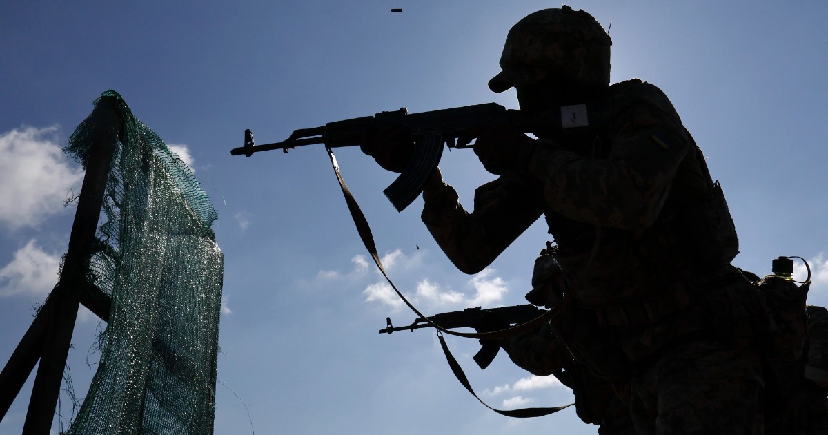 Ucraina, Ft: "Usa pronti a offrire supporto a fine guerra, ma solo se ci saranno anche truppe Ue". Kuleba: "Trattative? Siamo in stallo. Trump è umorale"