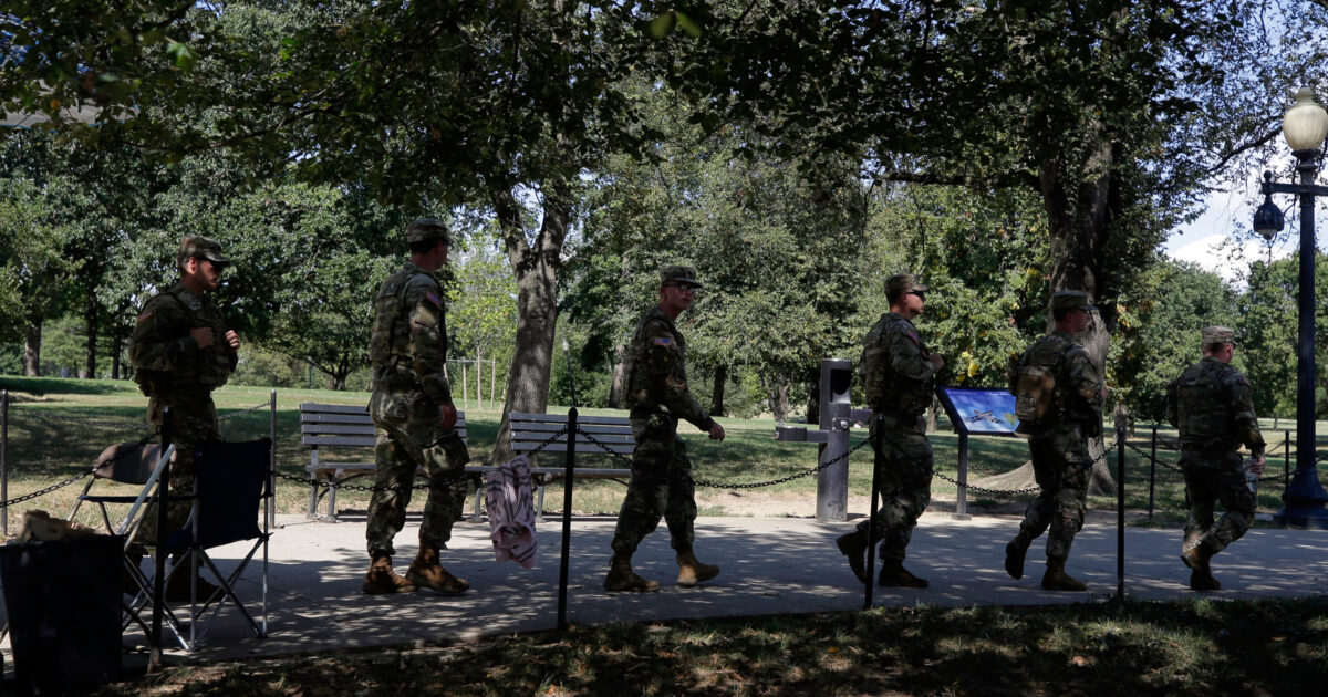 Guardia Nazionale a Washington pulisce parchi durante "l'emergenza criminalità" | IFQ