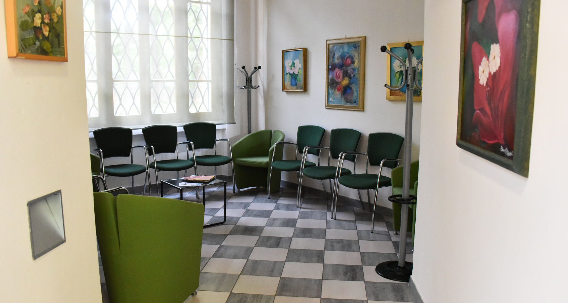Rinnovata la sala d'attesa al Centro salute donna. Nuovi arredi, luci e wifi