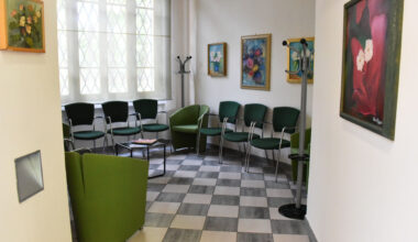 Rinnovata la sala d'attesa al Centro salute donna. Nuovi arredi, luci e wifi