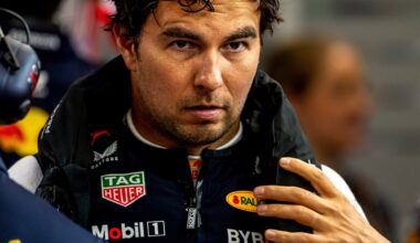 Sergio Pérez ricorda come sia "sopravvissuto così a lungo" alla Red Bull con un'auto "inguidabile" -