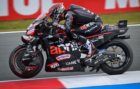 Aprilia aveva un problema serio in MotoGP: la catena della sua moto continuava a rompersi. Risolse il problema con un'invenzione davvero ingegnosa.
