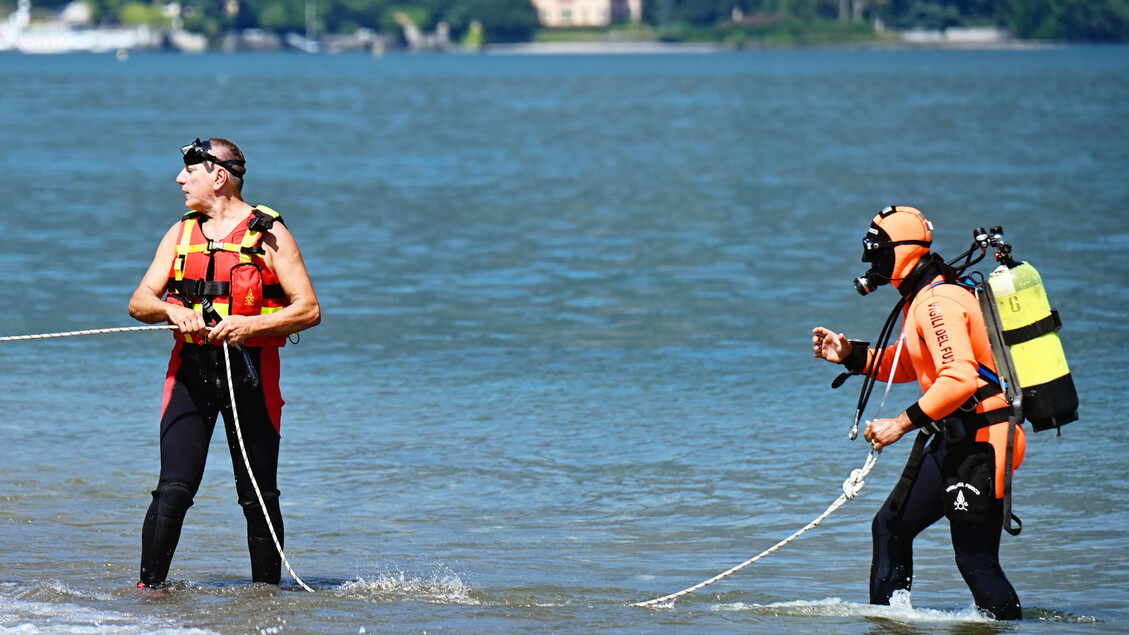 Salva figli caduti in acqua, uomo disperso nel lago di Como - Ultima ora