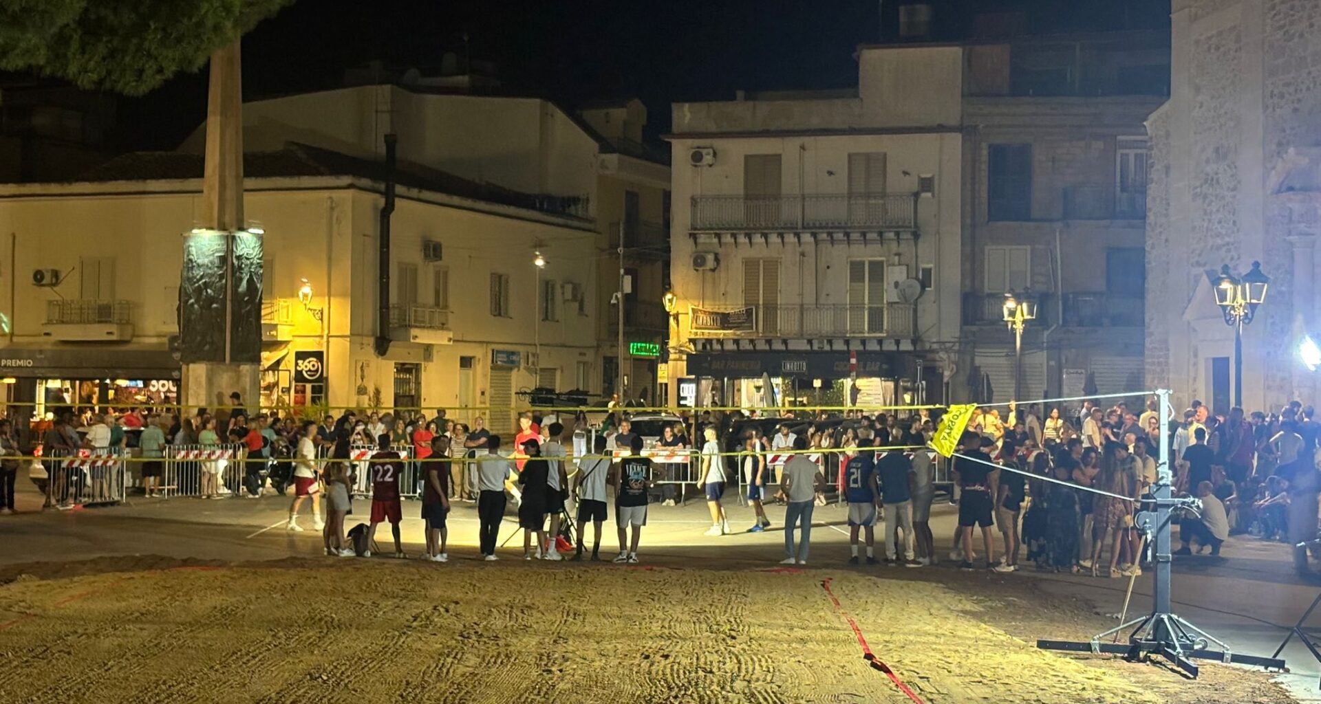 Delia. Entusiasmo e partecipazione per i tornei di ping pong e calcio tennis in piazza Madrice - il Fatto Nisseno