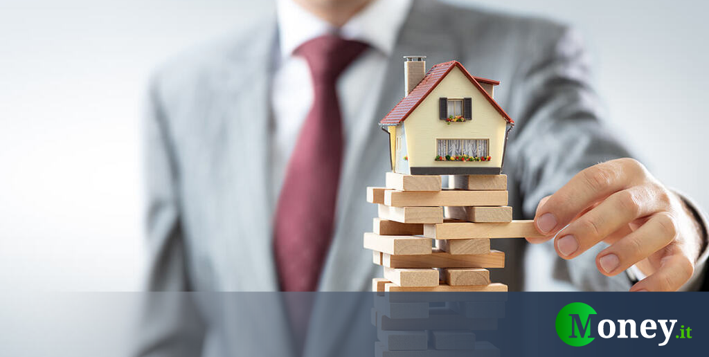 In due dei Paesi più importanti al mondo le case costano sempre meno. Ecco perché
