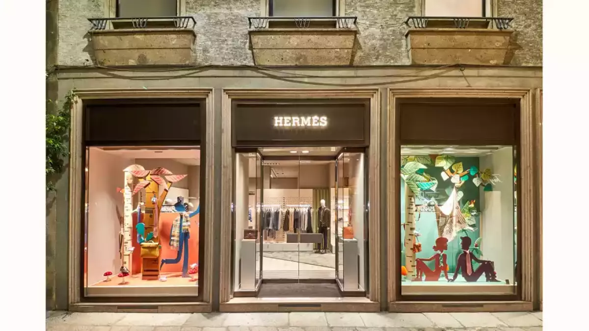 Hermès, oltre 794 milioni di euro divisi tra i 100 eredi: il dividendo record della cassaforte H51
