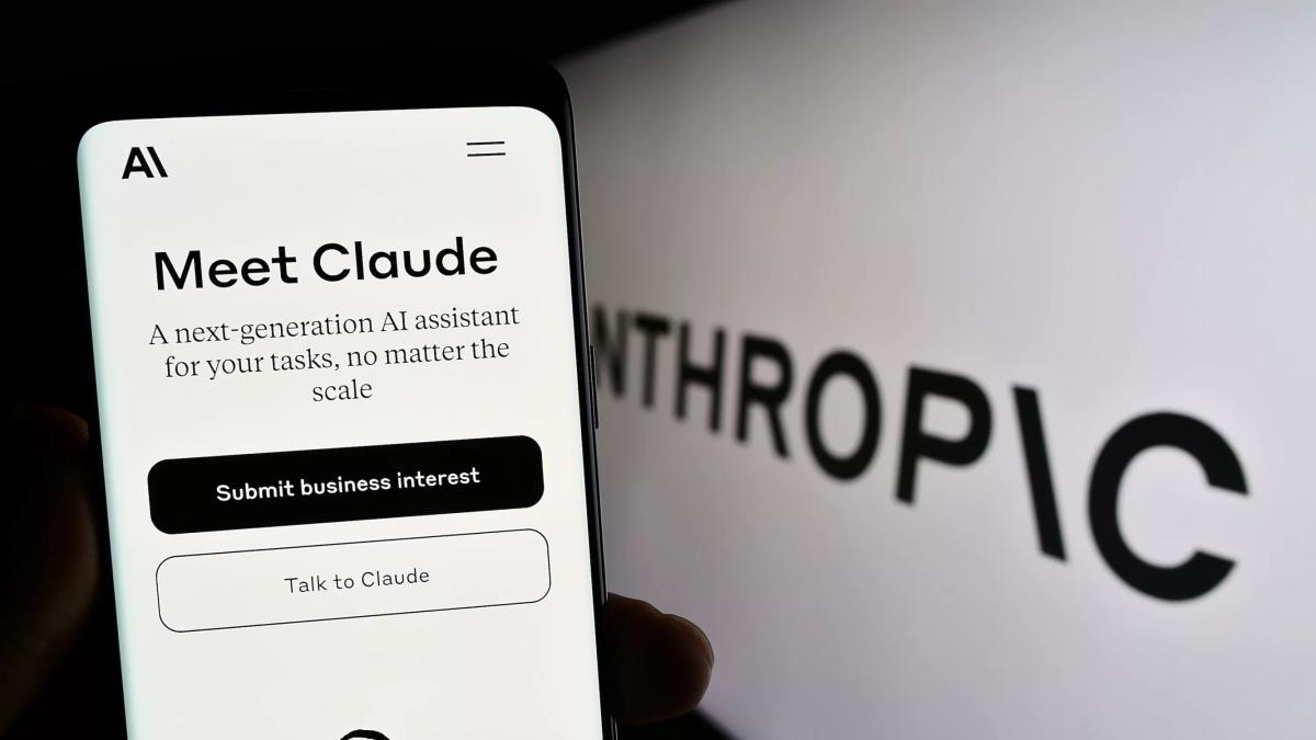 Anthropic blocca l'accesso a Claude agli ingegneri di OpenAI: «Violazione dei termini di servizio». Lo usavano per allenare il nuovo ChatGpt?