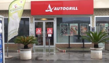 Autogrill, la fine di un'era: «La sosta è un salasso e il ceto medio rinuncia a caffè, cono gelato e Camogli (metà rovente e metà ghiacciato)»